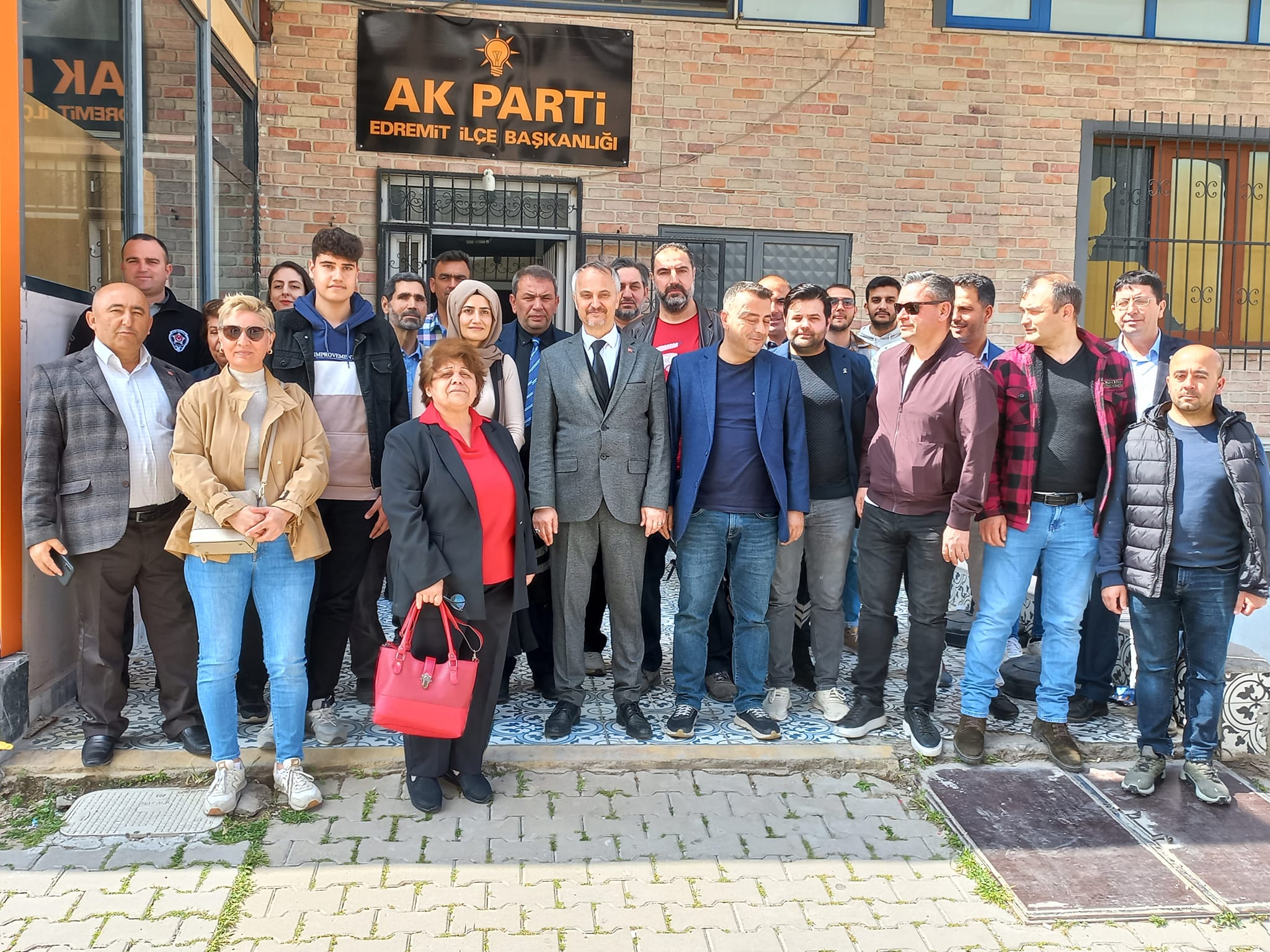 AK Parti Milletvekili Aday Ahmet Gür’ün Edremit Ziyareti Büyük ilgi Gördü