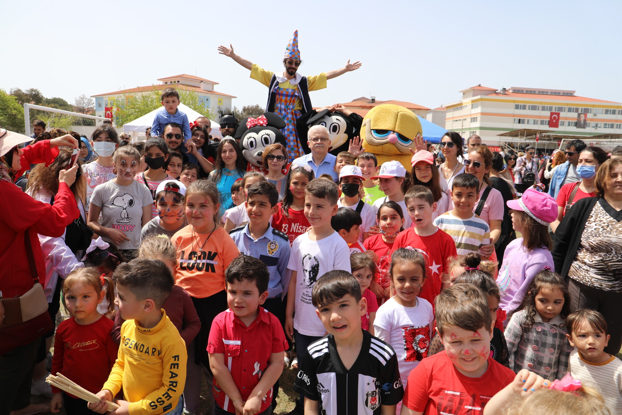 Burhaniye 23 Nisan Ulusal Egemenlik ve Çocuk Bayramı’na Hazırlanıyor