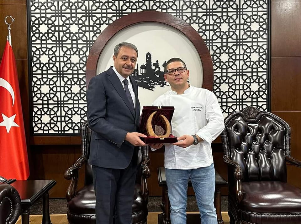 Yanbolluoğlu, Vali’den Plaket