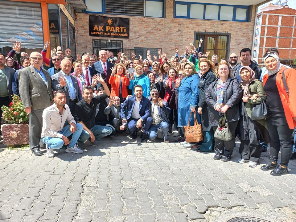 AK Partili Milletvekili Adaylarının Edremit Çıkartması