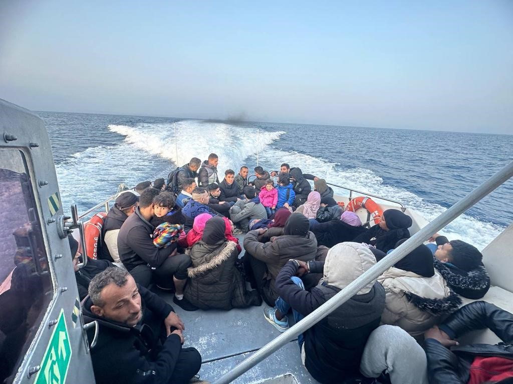 Ayvalık Açıklarında 26 Düzensiz Göçmen Yakalandı