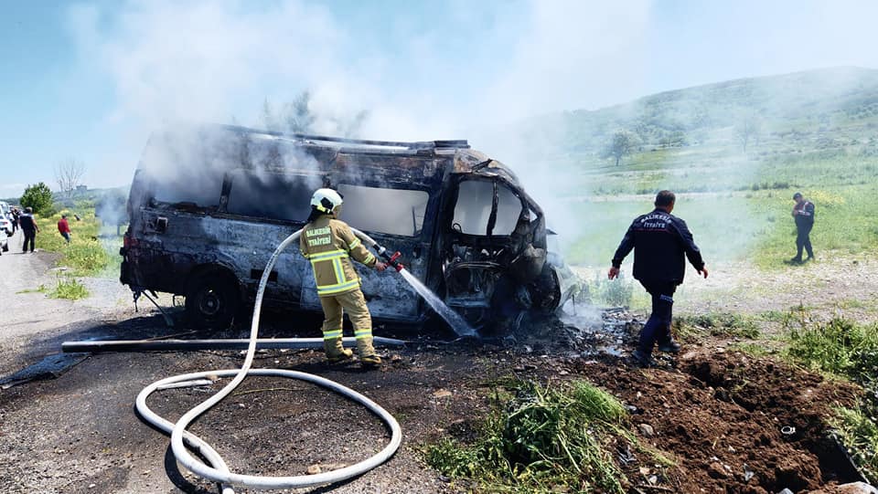 Araç Önce Kaza Yaptı, Ardından Yandı Ve 1 Kişi Yaralandı
