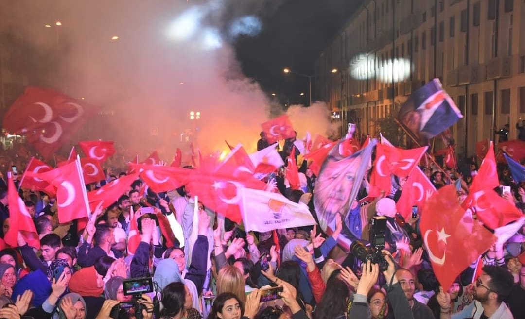 Ak Parti Balıkesir İl Başkanı Dt. Ekrem BAŞARAN: “BUGÜN CUMHURBAŞKANIMIZ KAZANDI; TÜRKİYE KAZANDI, MİLLETİMİZ KAZANDI”