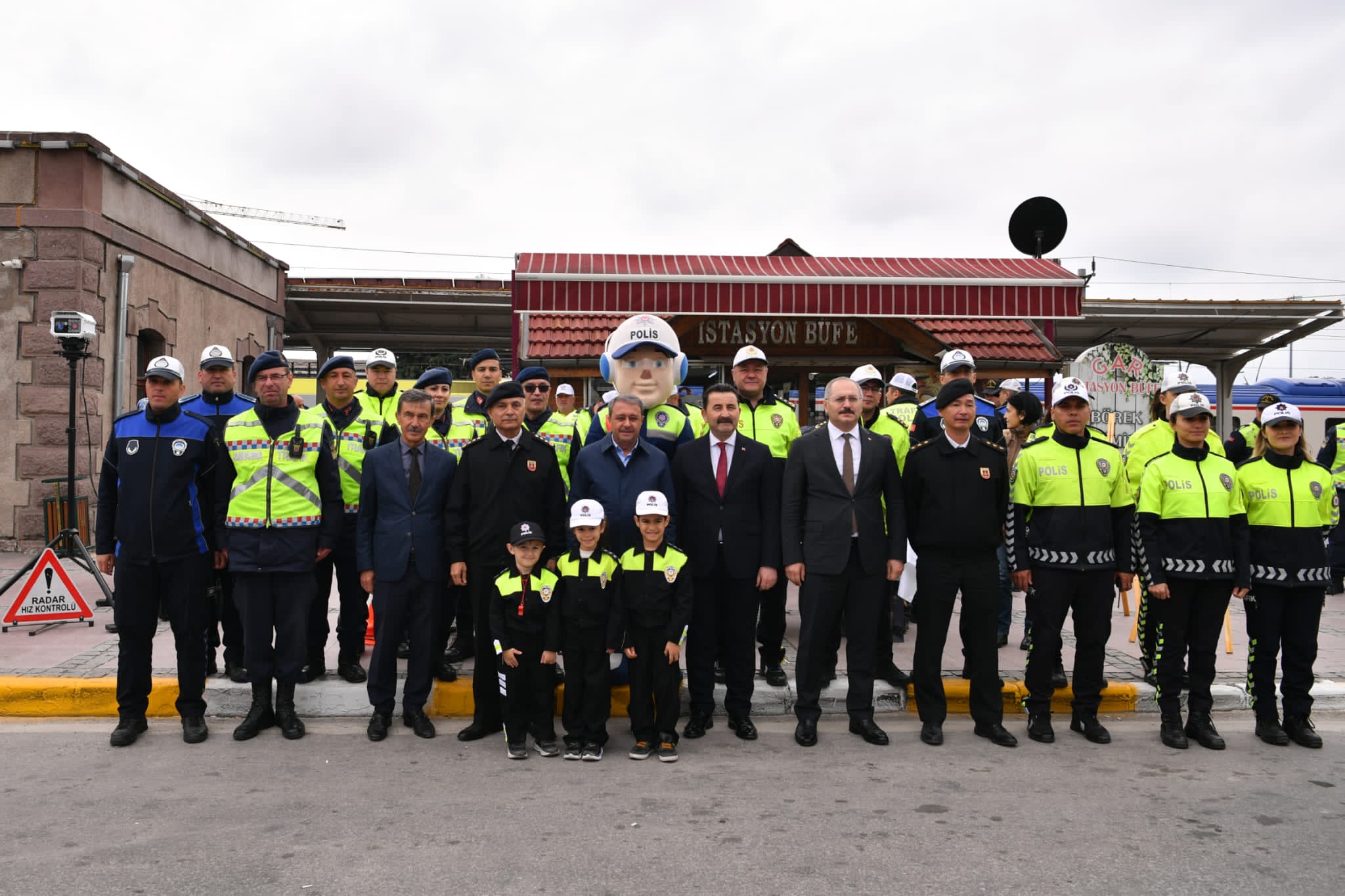Sürücü Ve Yolculara Trafik Kurallarını Hatırlattı