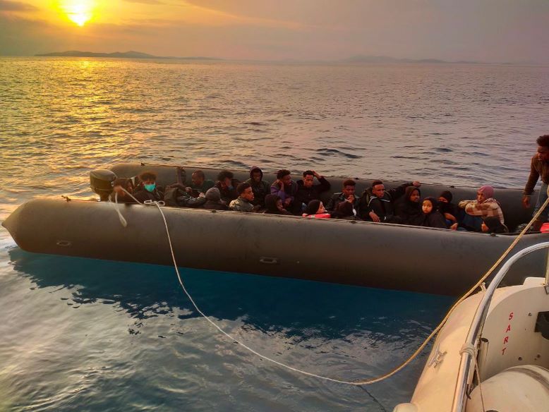 Lastik Bot İçerisinde Düzensiz Göçmen Yakalandı