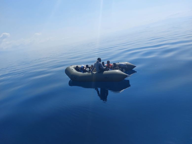 Ayvalık açıklarında göçmenler yakalandı