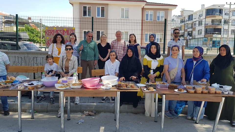 Resim sergisi ve kermese ilgi büyüktü