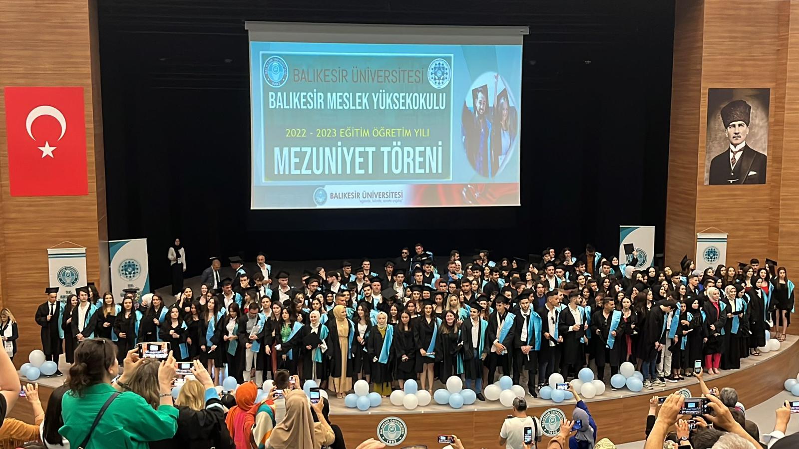Balıkesir MYO’da Mezuniyet Coşkusu