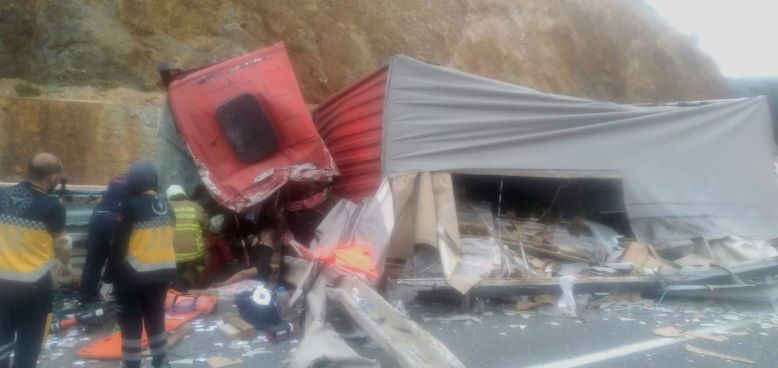 Tır Kazasında 1 kişi Yaşamını Yitirdi