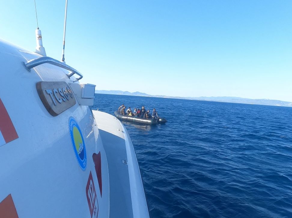 Ayvalık açıklarında göçmenler yakalandı