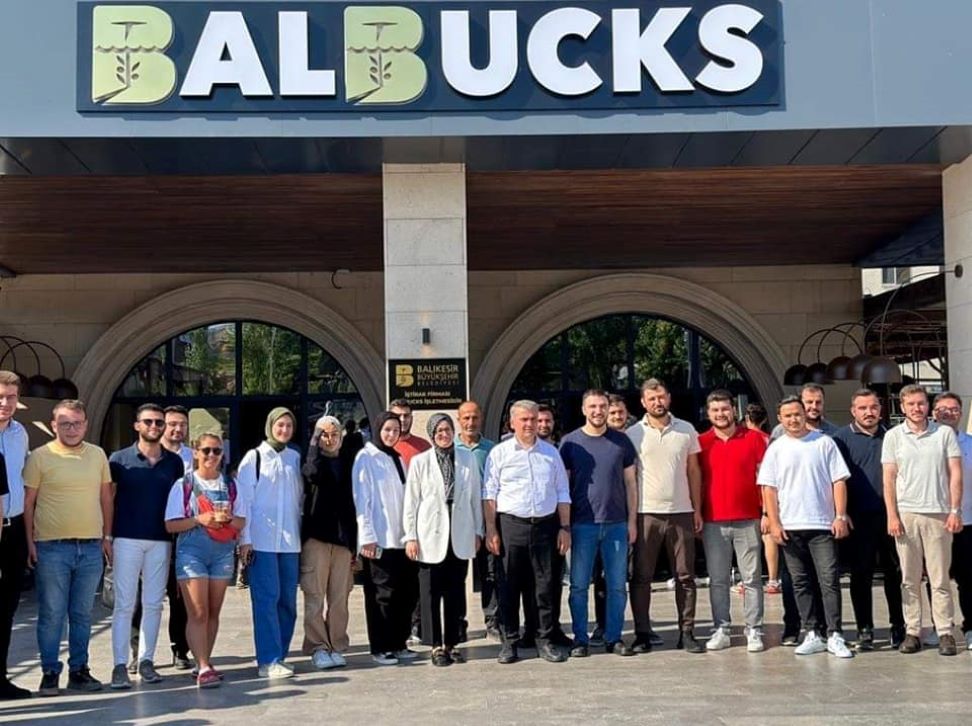 AK Parti Milletvekilleri Gençlerle Balbucks’ta Muhabbet Etti