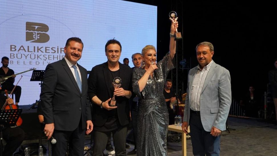 Muazzez Ersoy’dan Balıkesir’e övgü