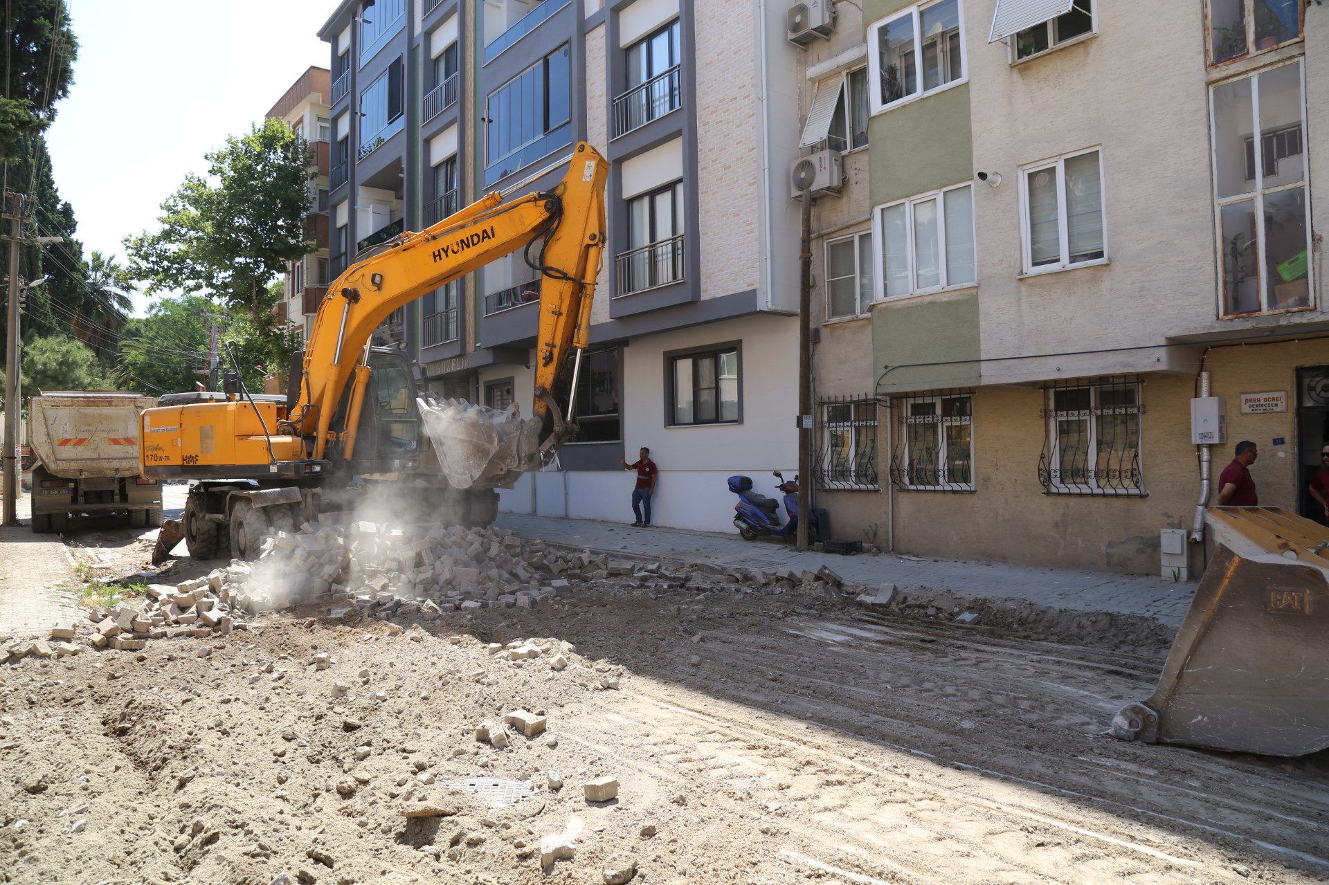 Yol Çalışmaları Hız Kesmeden Devam Ediyor