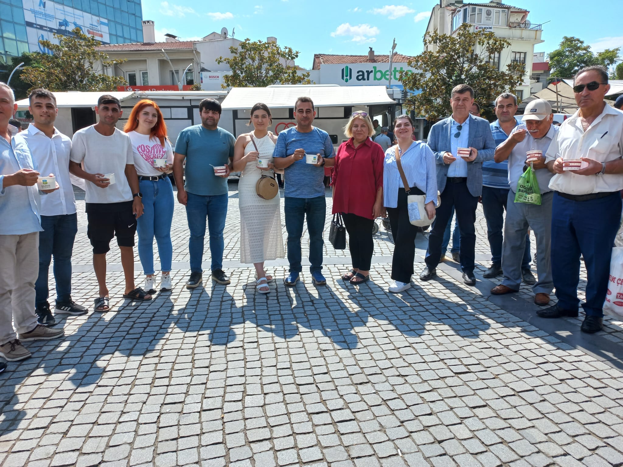 BALIKESİR BÜYÜKŞEHİR BELEDİYESİ AŞURE HAYRI BÜYÜK İLGİ GÖRDÜ