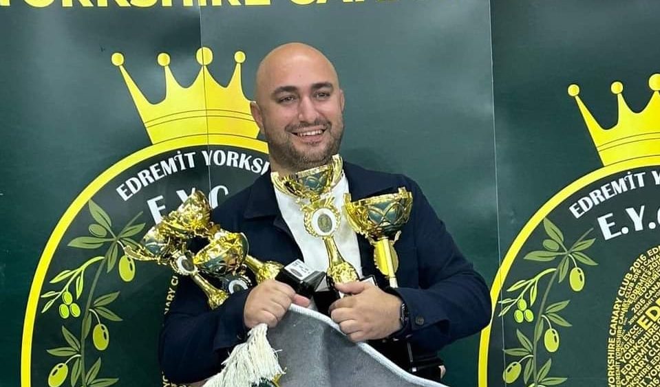 DÜNYANIN İLGİSİNİ ÇEKEN KANARYA GÜZELLİK YARIŞMASI EDREMİT’TE YAPILDI