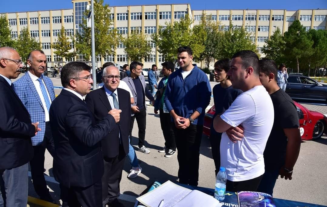 BAÜN ÖĞRENCİ TOPLULUKLARI YENİ ÜYELERİNİ BEKLİYOR