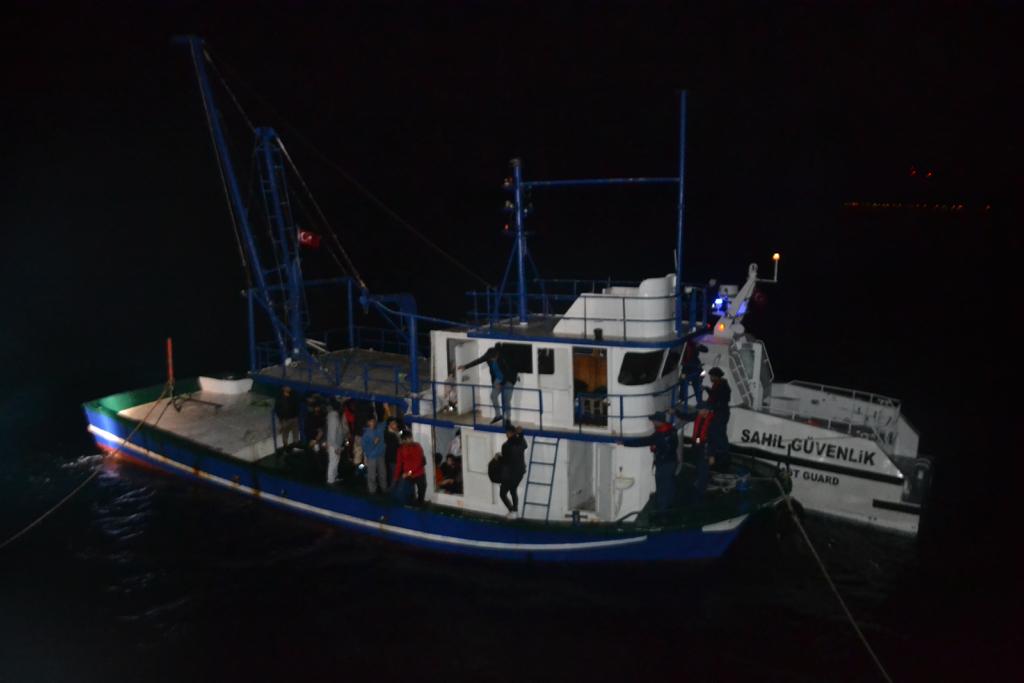 Kaçak Göçmen Ve Göçmen Kaçakçıları Yakalandı