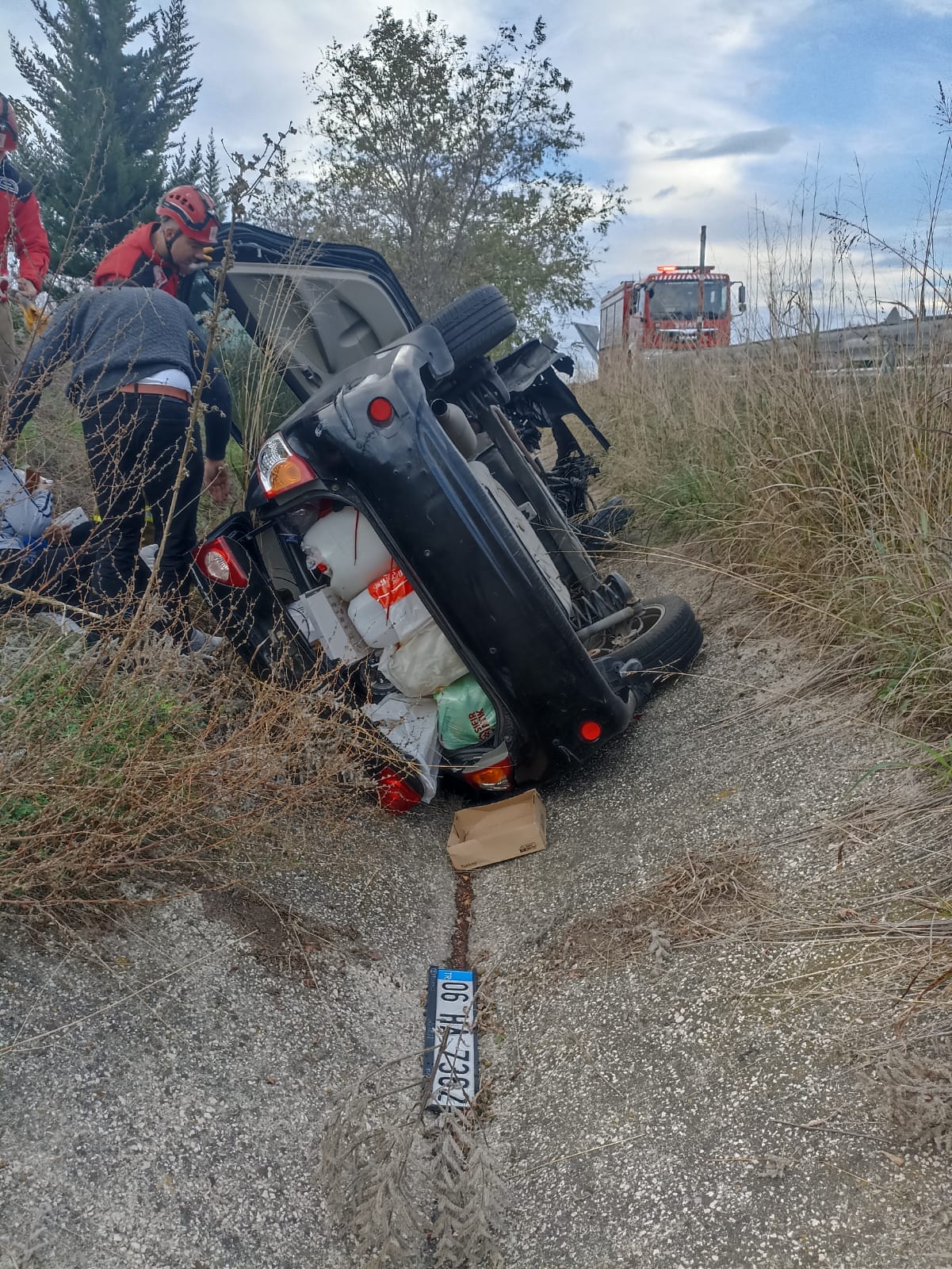 Otomobilden Hafif Yaralı Kurtuldular