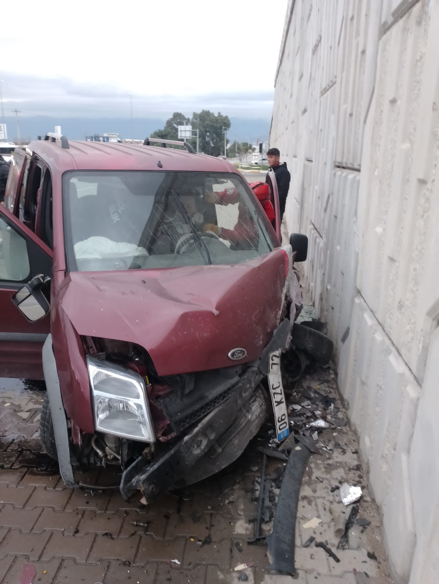 Edremit’te Trafik Kazası: 1 Yaralı