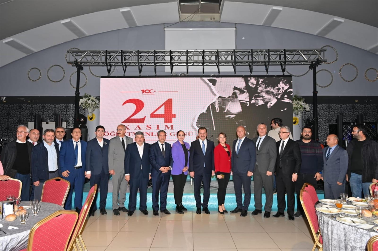 Binlerce Öğretmenden Başkan Yılmaz’ a Alkış