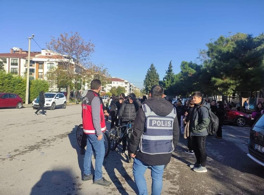 Balıkesir Polisinden Gençlere Sıkı Denetim