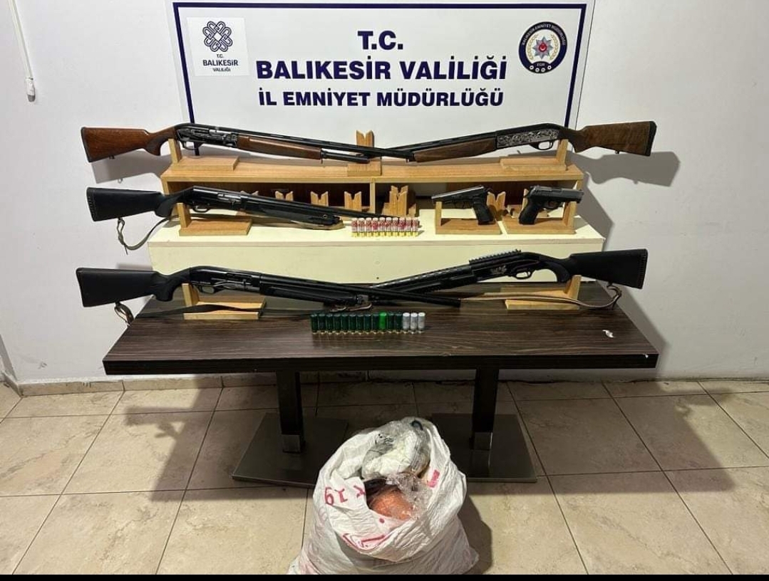 Edremit’te Şafak Operasyonunda 15 Kişi Yakalandı