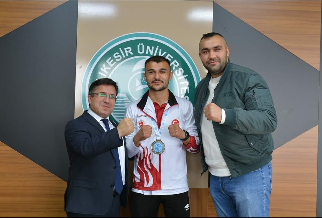 Dünya İkincisi BAÜN’lü Sporcudan Rektör Oğurlu’ya Ziyaret