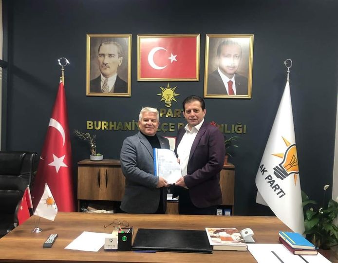 BURHANİYE’DE  MUSTAFA AYSEL’İN ADAYLIĞI ÇANTADA KEKLİK OLDU 