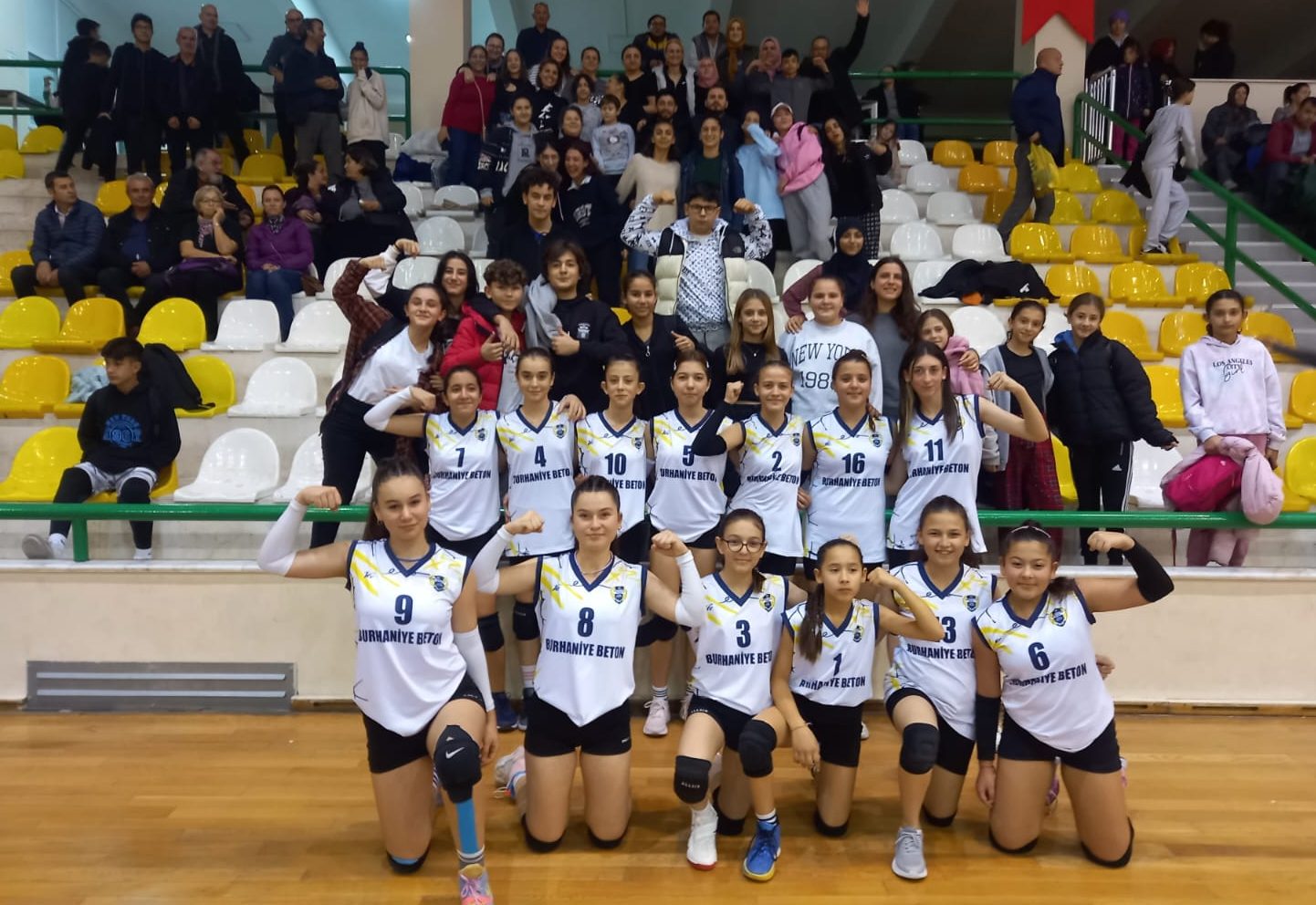 Voleybolcular Eda Erdem’in Heykel Açılışına Gidiyor