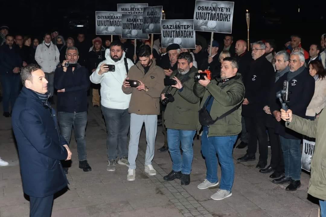 AKIN, FELAKETİN YILDÖNÜMÜNDE DEPREMDE ÖLENLERİ ANDI