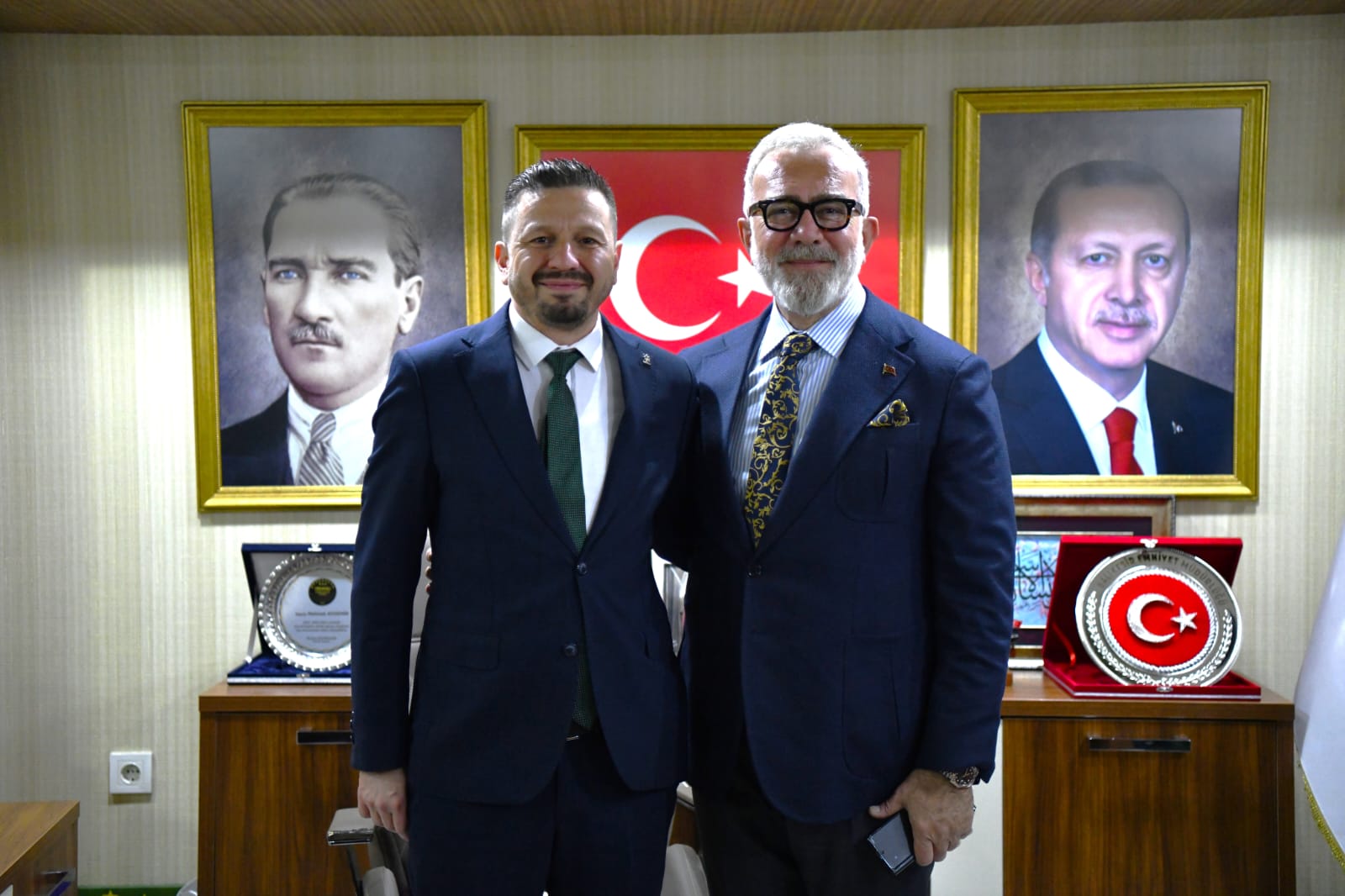 SANAT DÜNYASININ DUAYEN İSİMLERİNDEN BAHADIR YENİŞEHİRLİOĞLU BALIKESİRDE