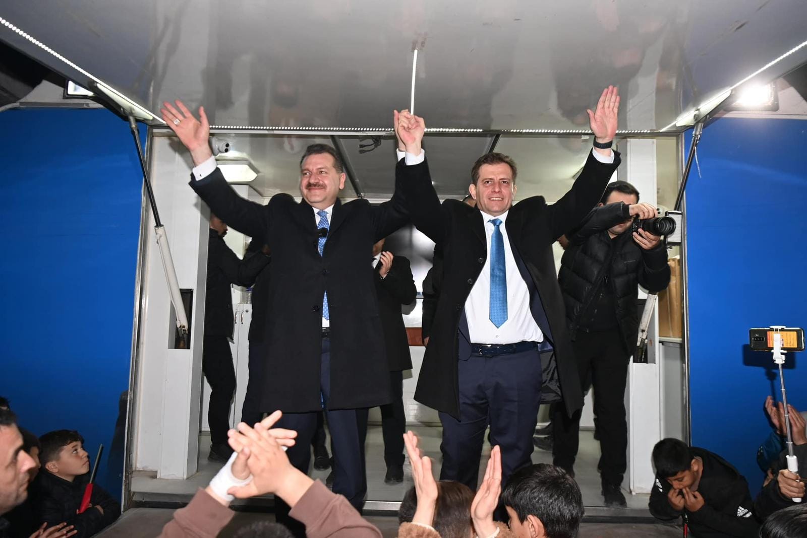 MUSTAFA AYSEL’İ BURHANİYE BAĞRINA BASTI