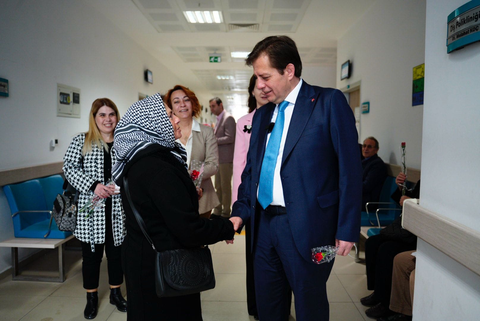 MUSTAFA AYSEL 8 MART KADINLAR GÜNÜ’NÜN HASTANE PERSONELİNİ ZİYARET ETTİ