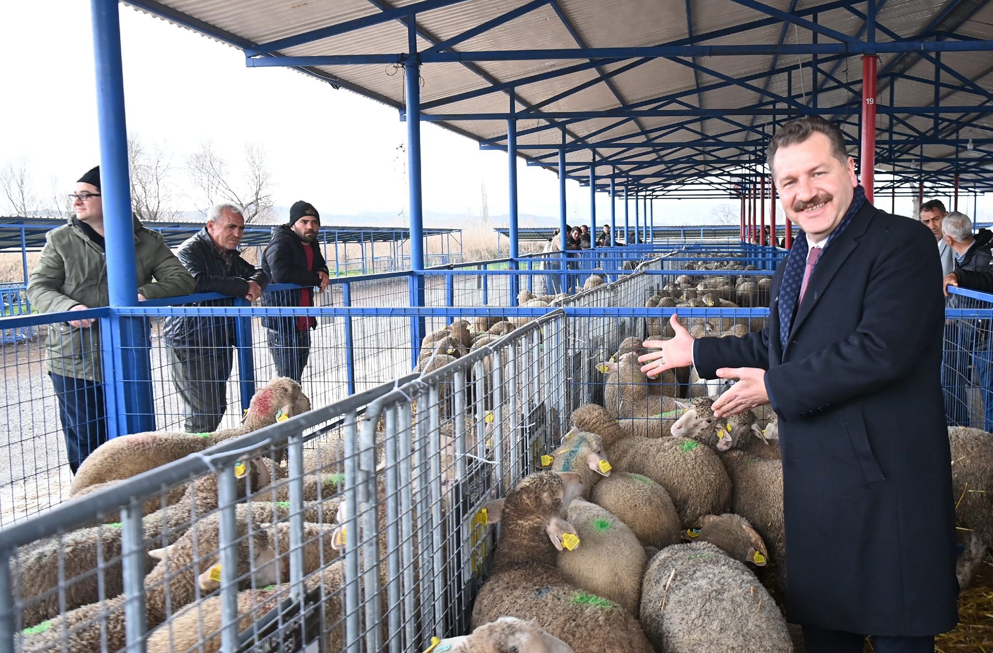 Yücel Yılmaz, küçükbaş üreticilerin yanında