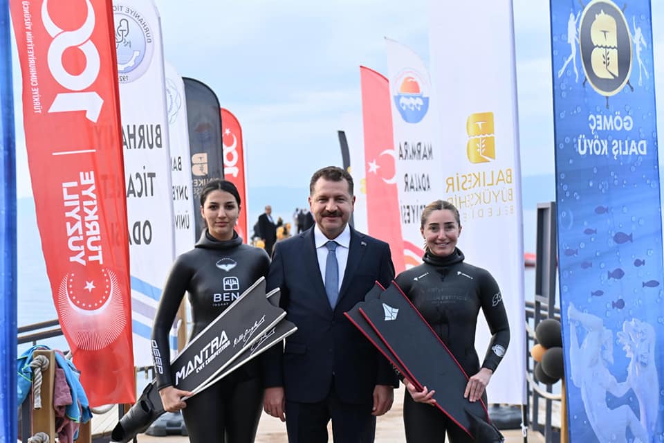 Rekortmen sporcular, Gömeç Dalış Köyü’ne hayran kaldı