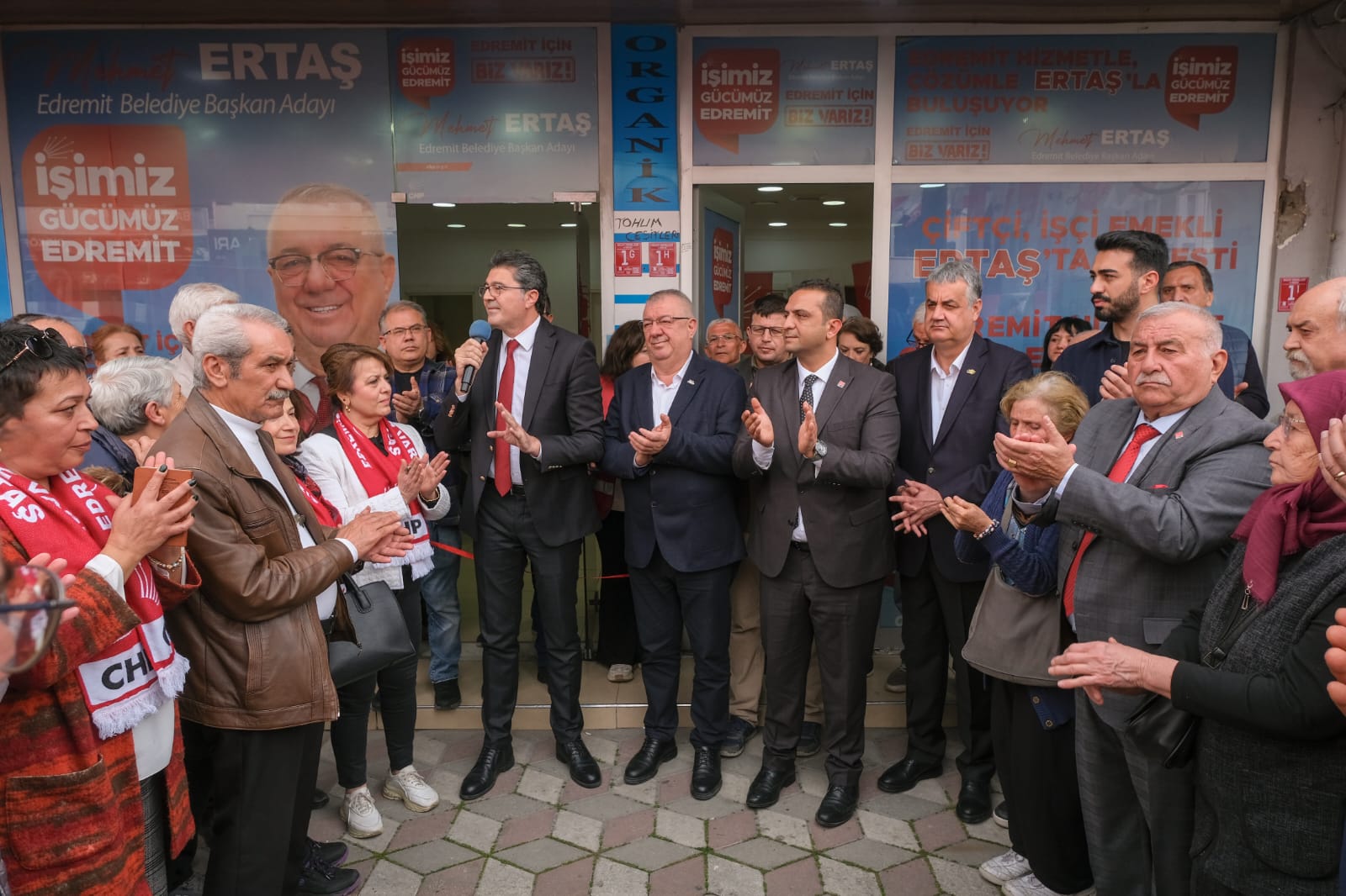 MEHMET ERTAŞ’IN AKÇAY’DA SEÇİM BÜROSU AÇILDI