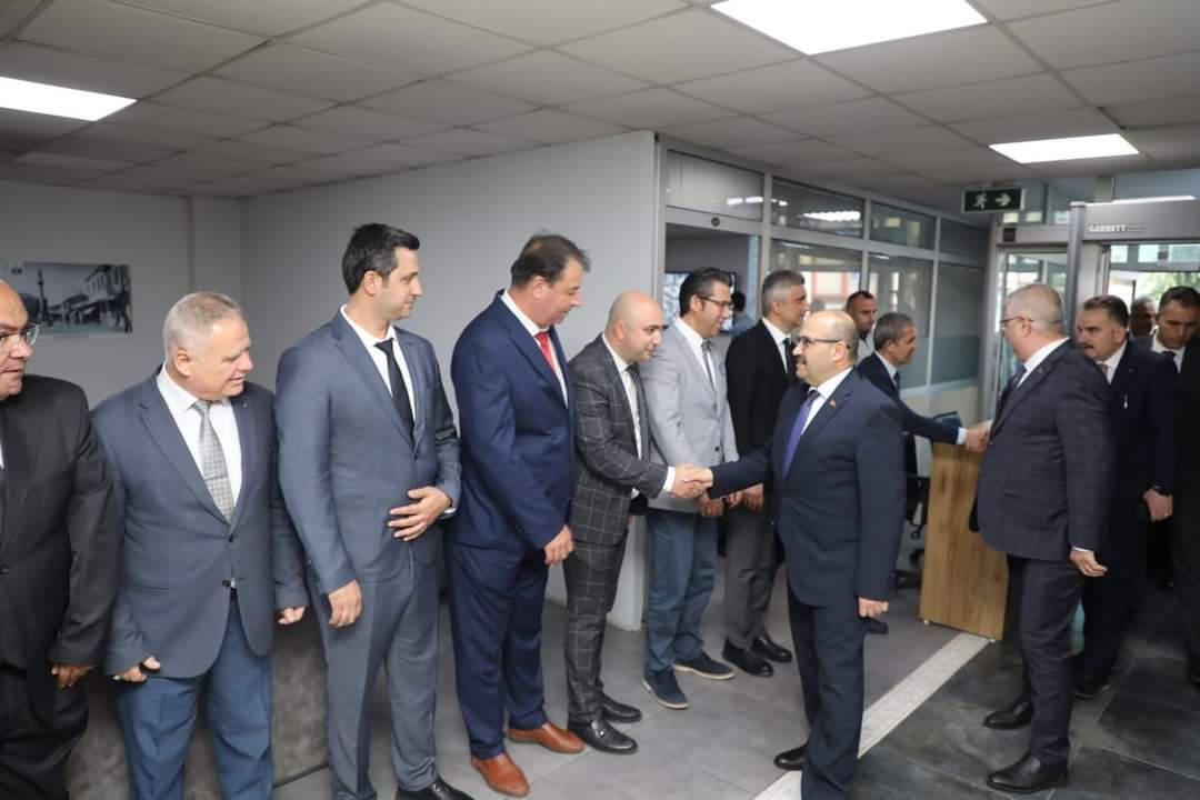 Vali Ustaoğlu, Edremit Belediyesi’ni ziyaret etti