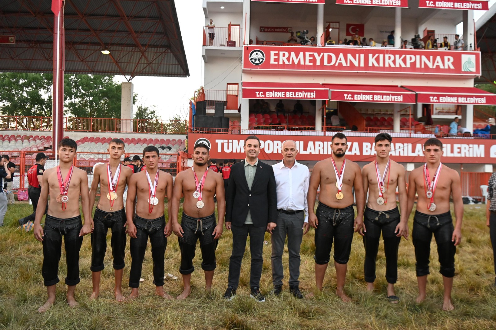 Başkan Akın, Tarihi Kırkpınar Güreşleri’ni takip etti