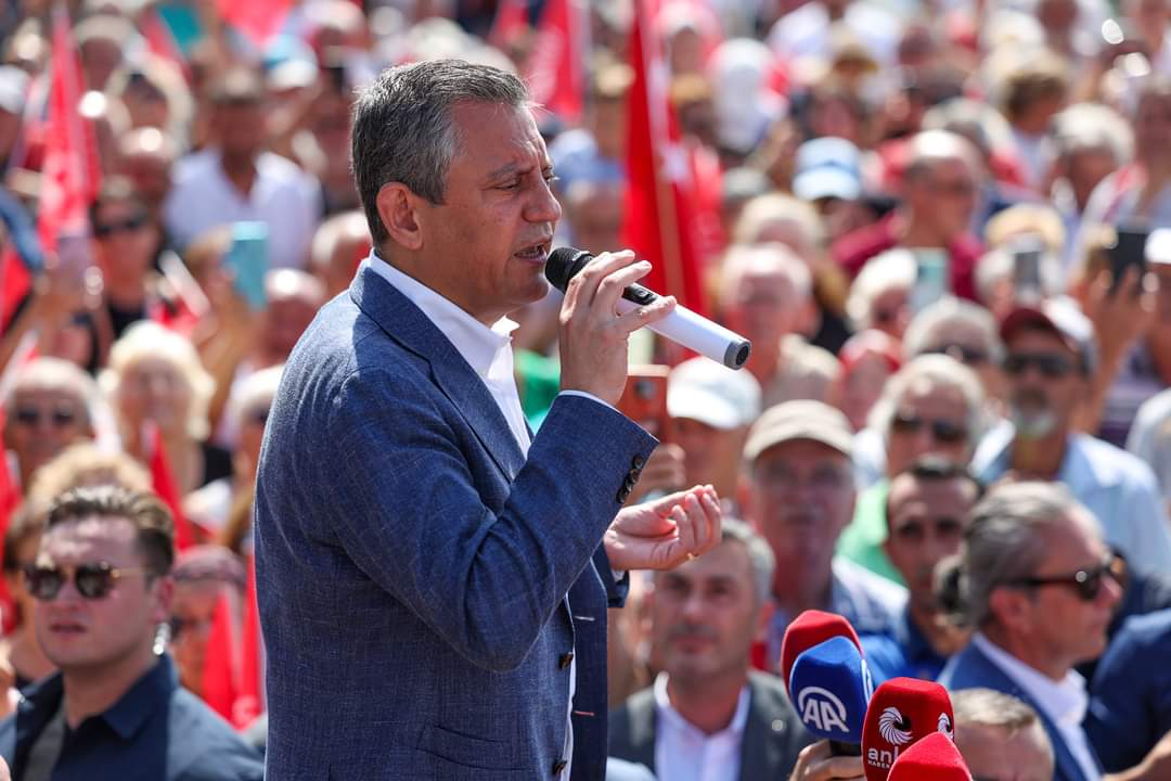 ÖZGÜR ÖZEL’İ BALIKESİR BAĞRINA BASTI