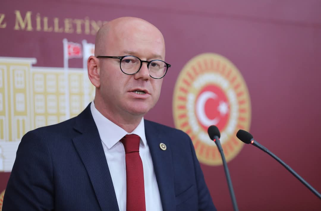 CHP’Lİ SERKAN SARI’DAN TBMM’DE VİZE KUYRUĞU ELEŞTİRİSİ: