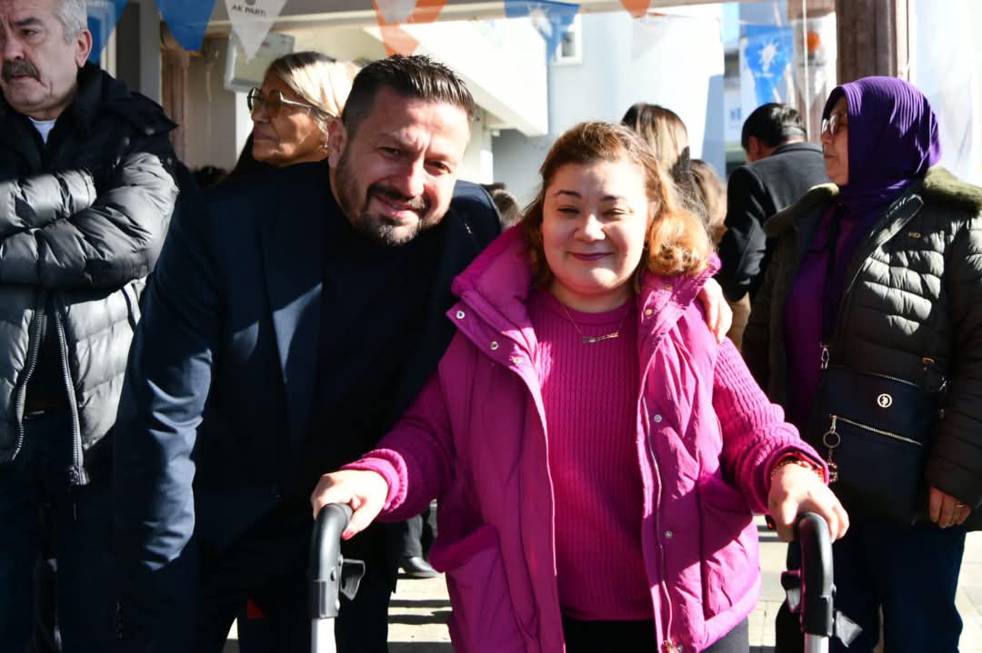 AK PARTİ İL BAŞKANI MEHMET AYDEMİR EDREMİT’TE KADIN KOLLARI KONGRESİNE KATILDI