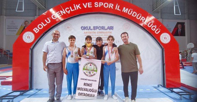 Türkiye Şampiyonu Edremit Remzi Molvalıoğlu Ortaokulu