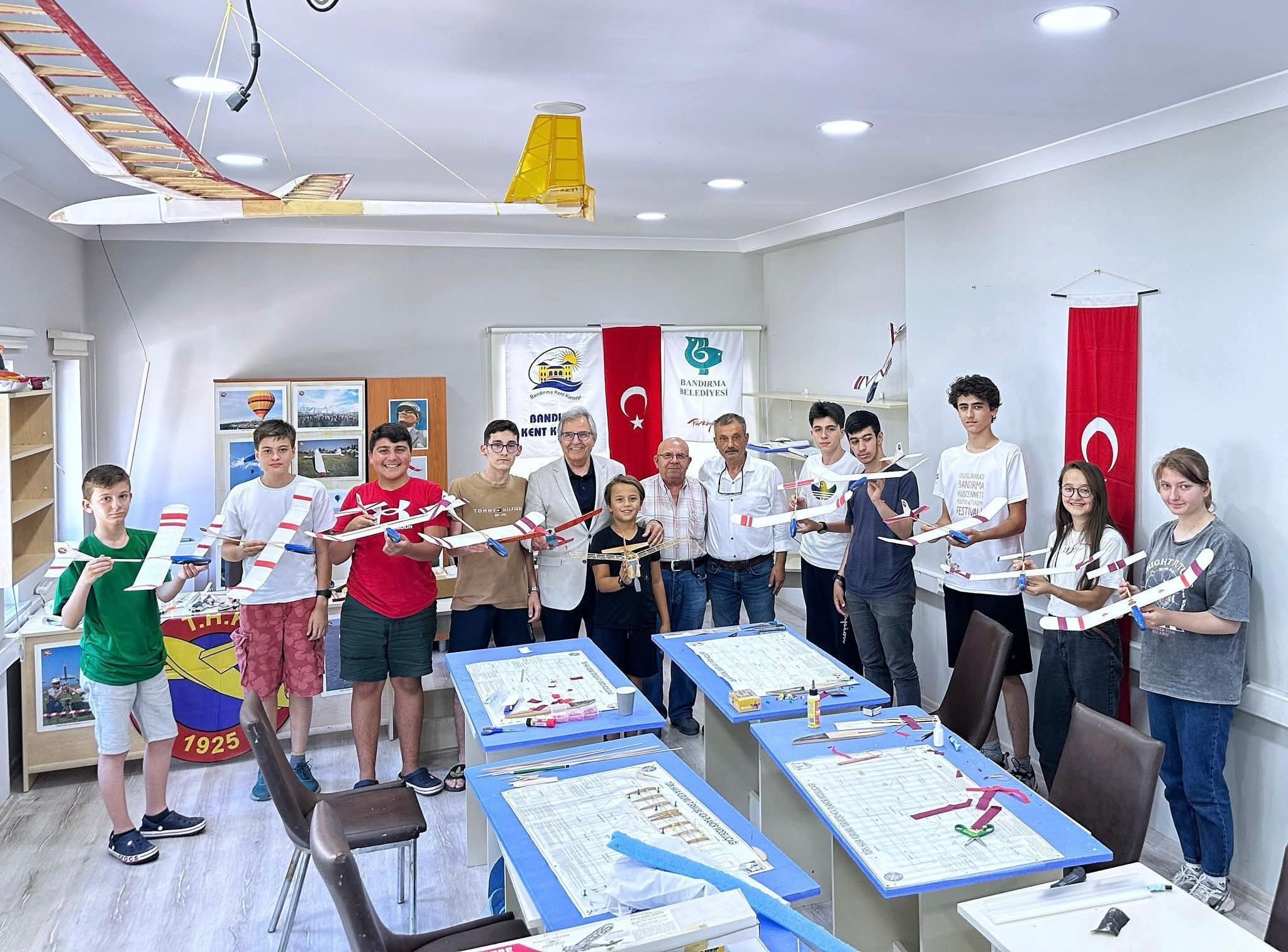 BANDIRMA’DA GENÇLER HAYALLERİNİ GÖKYÜZÜNE TAŞIDI