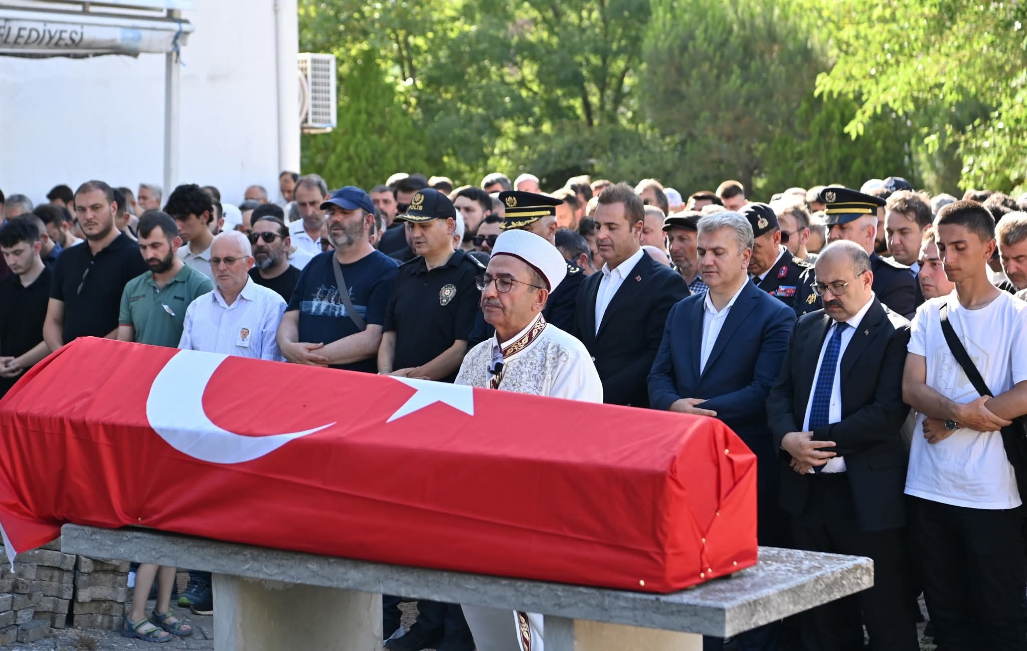 KALP KRİZİ GEÇİREN POLİS MEMURU SON YOLCULUĞA UĞURLANDI