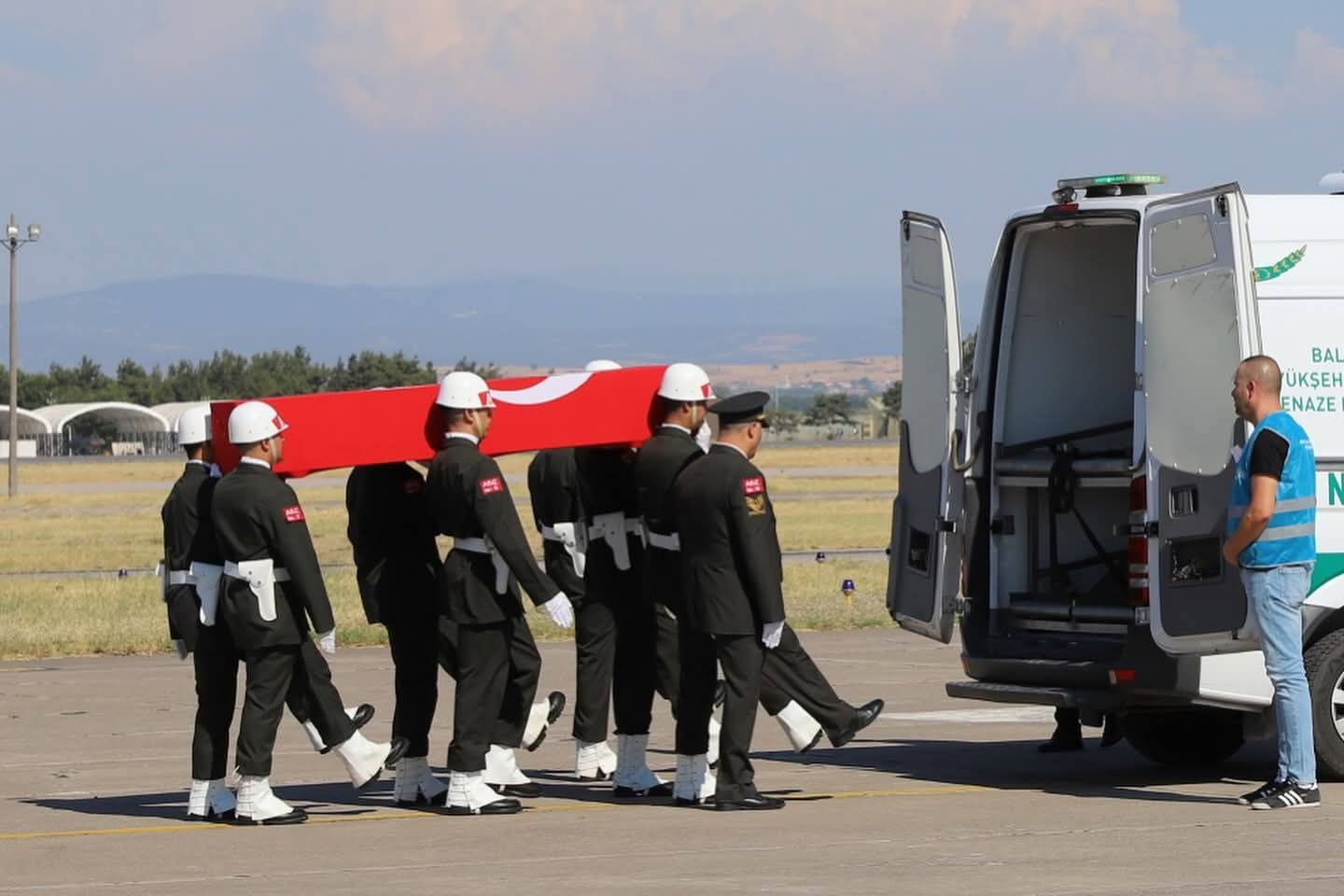 BALIKESİR KAHRAMAN ŞEHİDİMİZİNİ UGURLAMAYA HAZIRLANIYOR