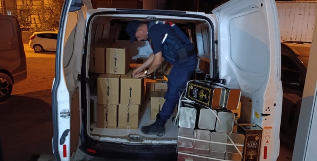 BALIKESİR EDREMİT’TE 15 BİN 365 LİTRE SAHTE ZEYTİNYAĞI ELE GEÇİRDİ