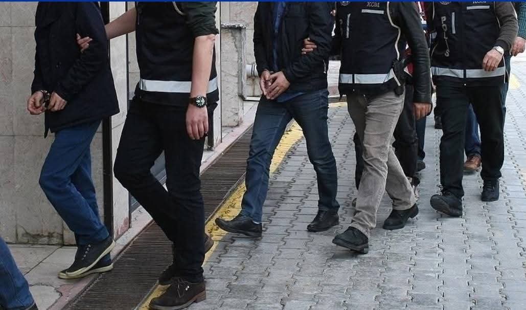 EDREMİT AKÇAY’DAKİ CİNAYETİN ZANLILARI CEZAEVİNE GÖNDERİLDİ