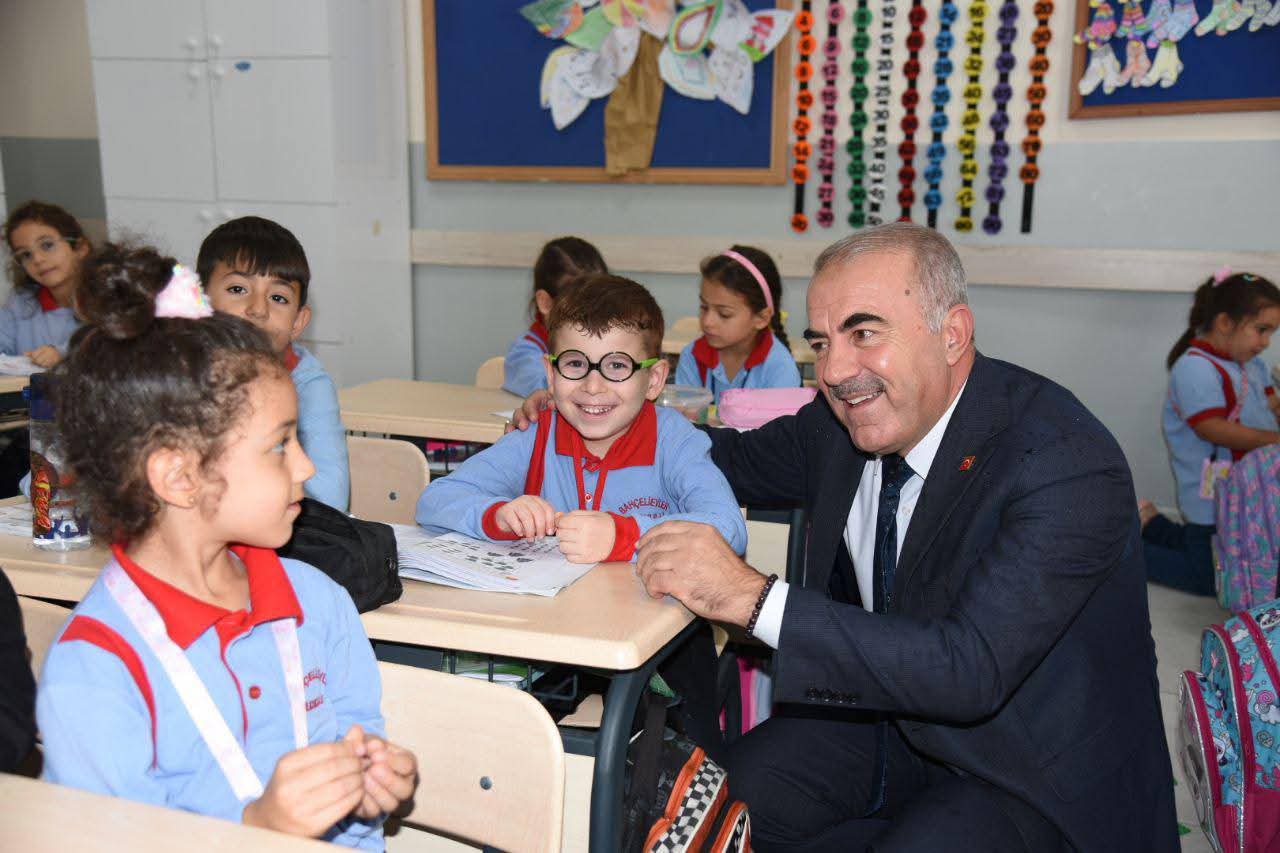 Burhaniye’de Eğitim Kurumlarına Anlamlı Ziyaretler