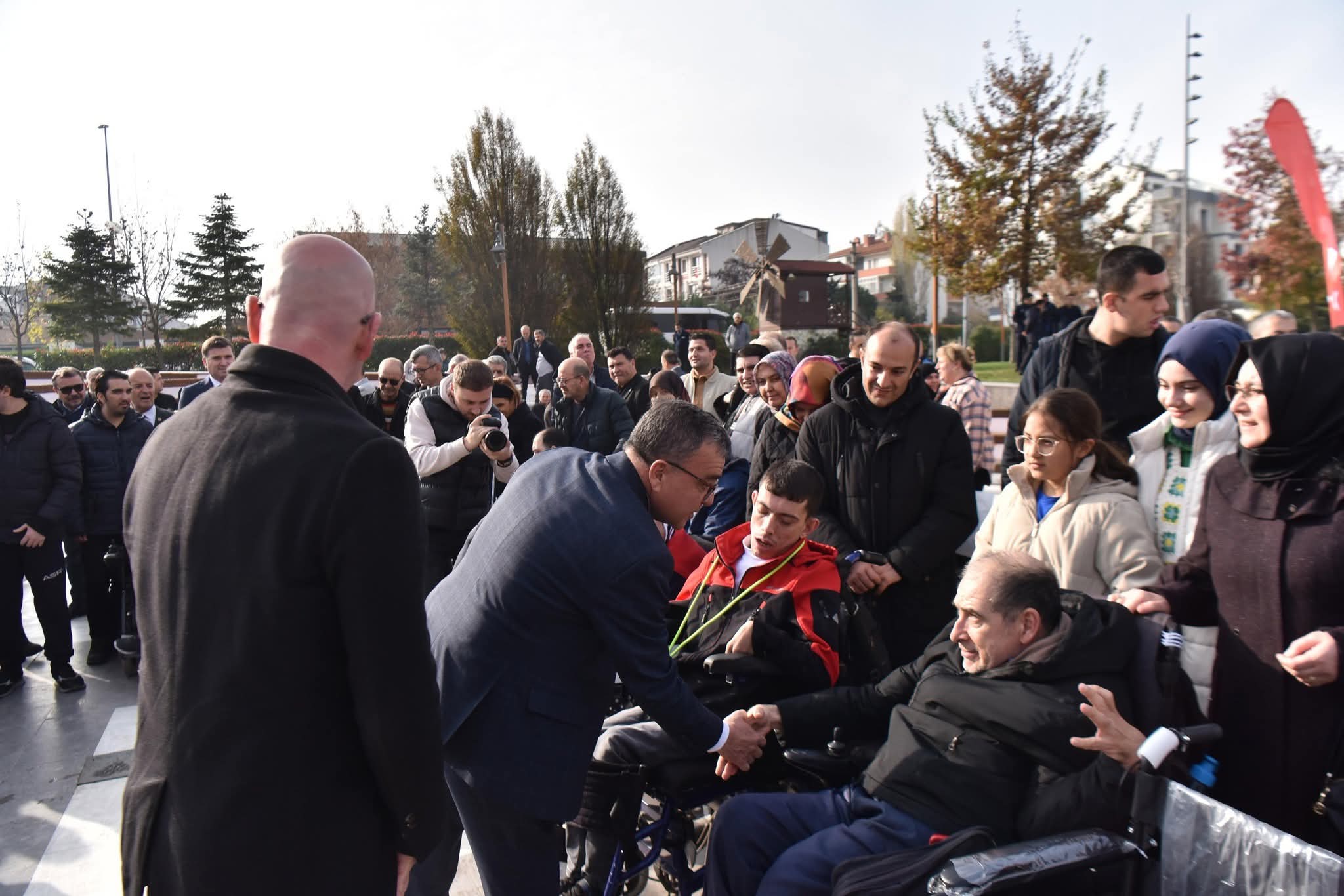 ALTIEYLÜL’DE ENGELLER BİRLİKTE AŞILIYOR