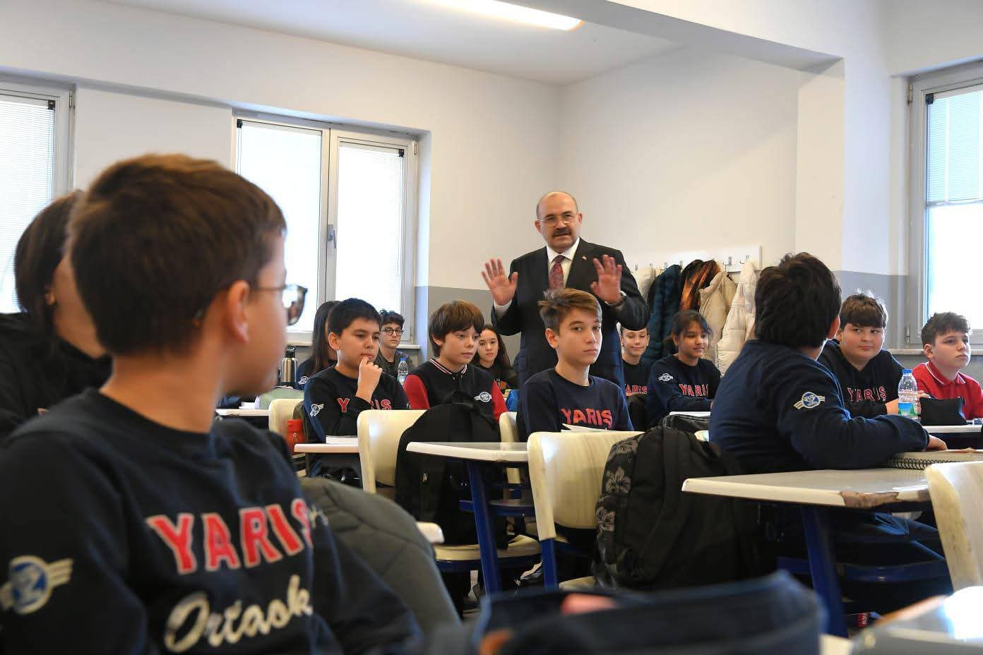 Eğitime Yakın İlgi: Vali İsmail Ustaoğlu Yarış Ortaokulu’nu Ziyaret Etti